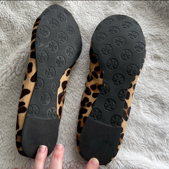 Tory Burch Abbey leopard calf hair ballet flats - Picture 6 of 8